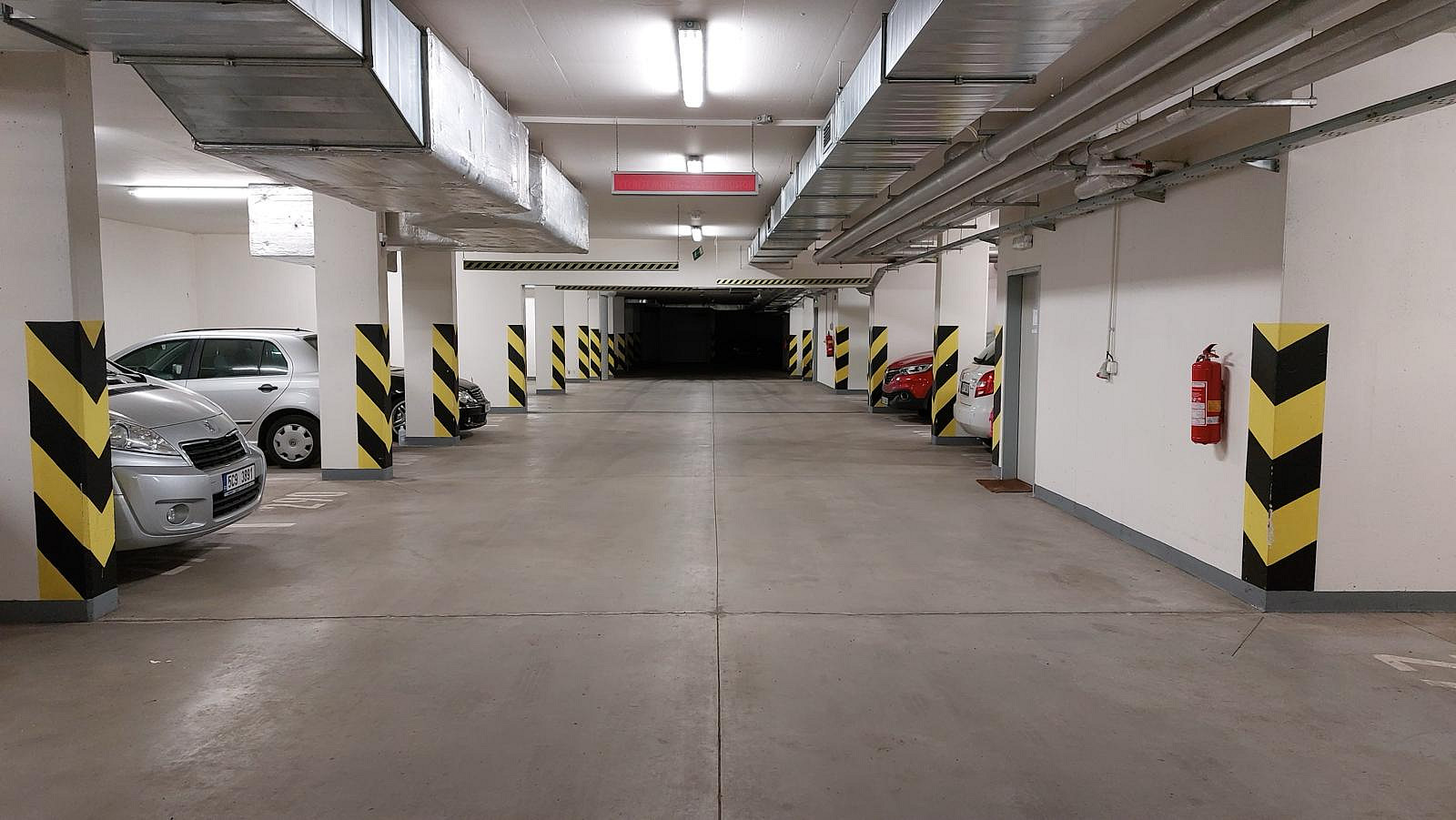 Prodej garážového stání 12 m² – fotografie 3