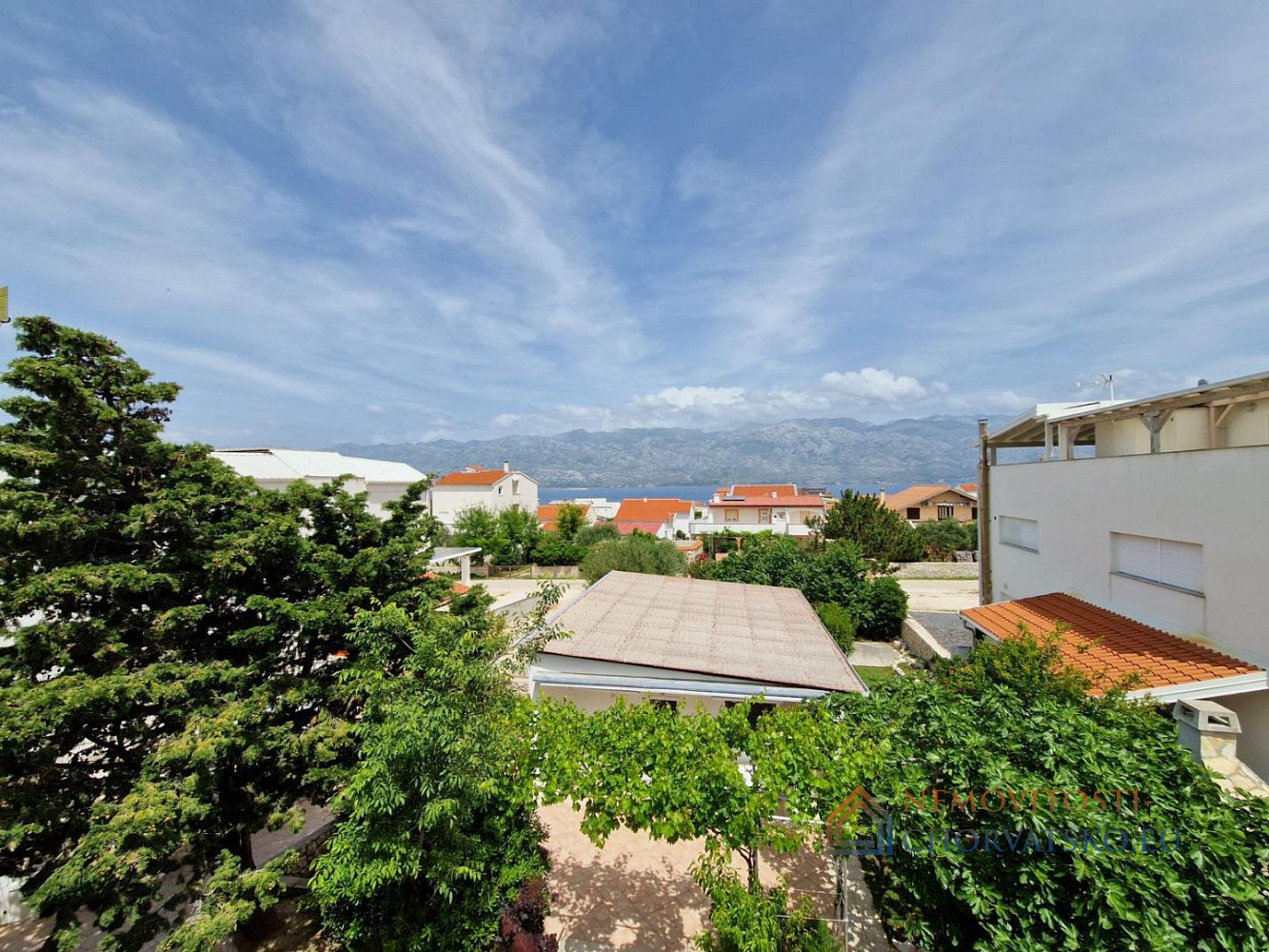 Prodej domu 220 m² s pozemkem 785 m² - Widok 2