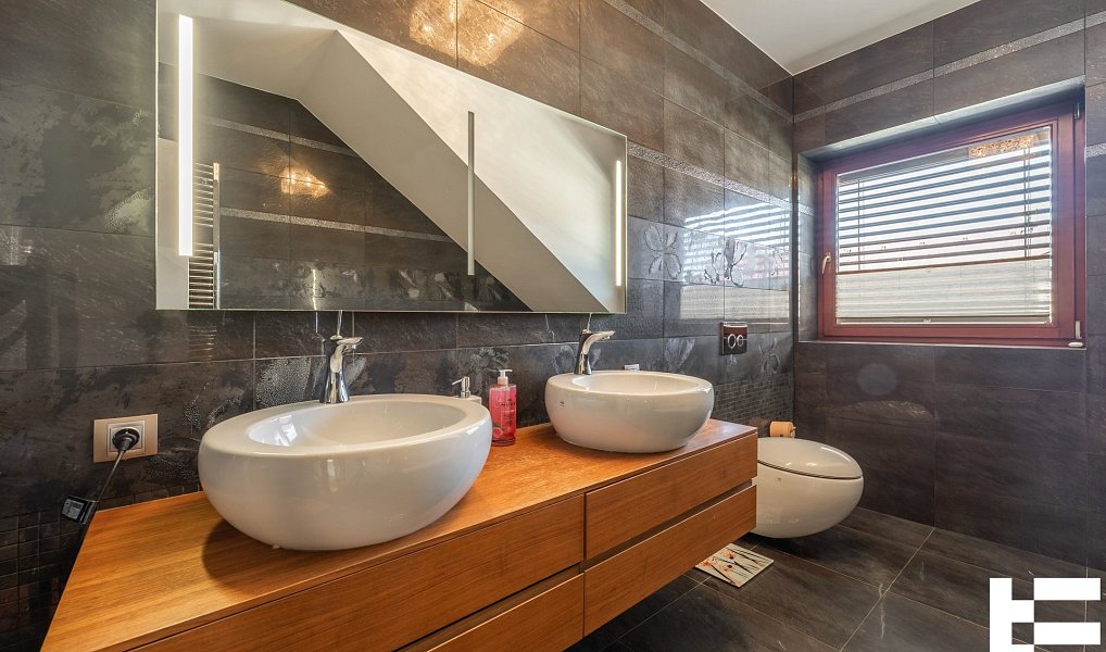 Prodej domu 227 m² s pozemkem 513 m², Zeleneč – náhled fotky 28