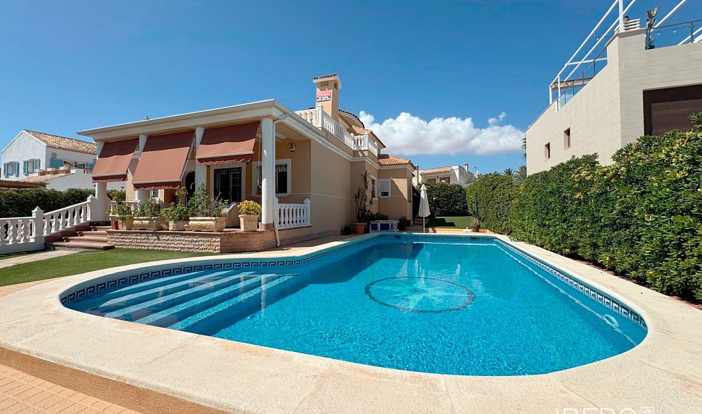 Prodej rodinného domu, 290 m², Torrevieja