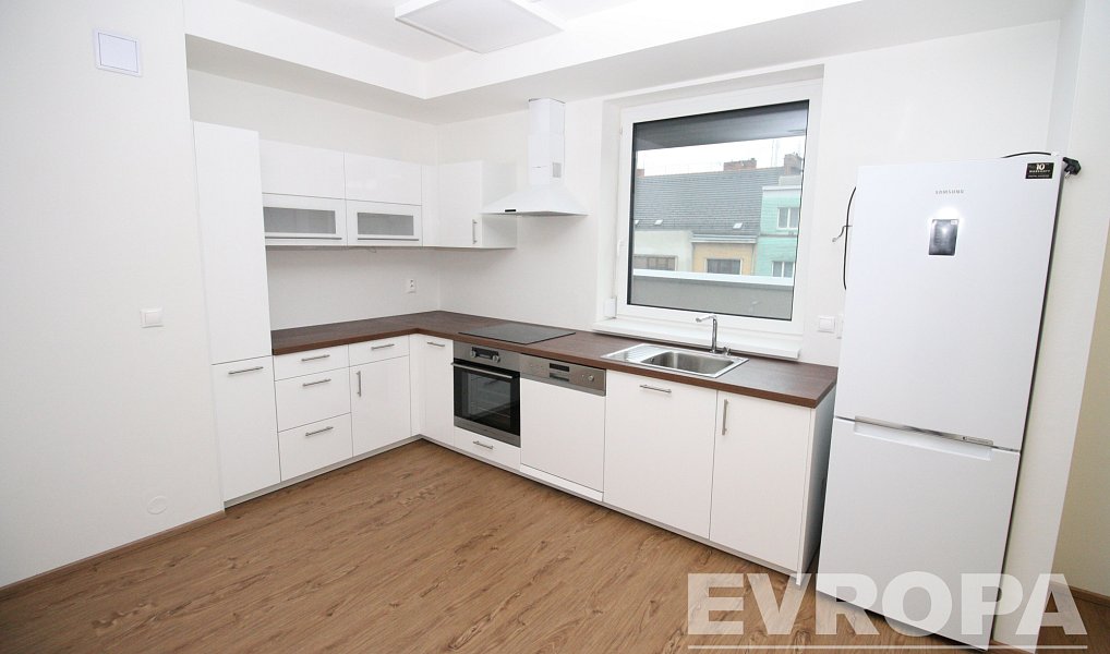 Pronájem kanceláře 81 m², Plzeň – náhled fotky 3