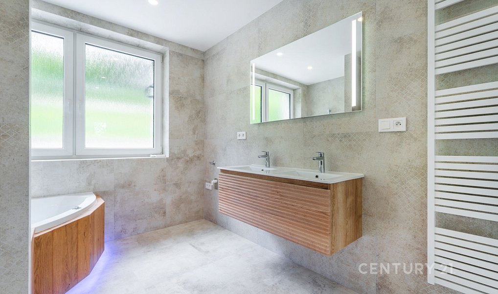 Prodej domu 309 m² s pozemkem 790 m², Tehov – náhled fotky 15