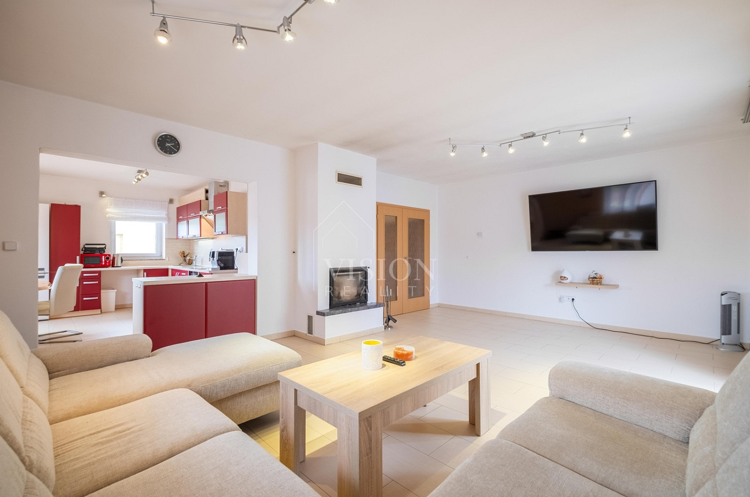 Prodej domu 242 m² s pozemkem 1 923 m² – fotografie 2