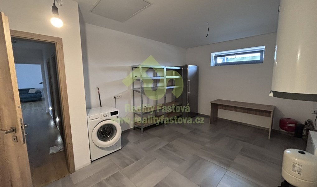 Prodej domu 156 m² s pozemkem 918 m², Lužany – náhled fotky 44