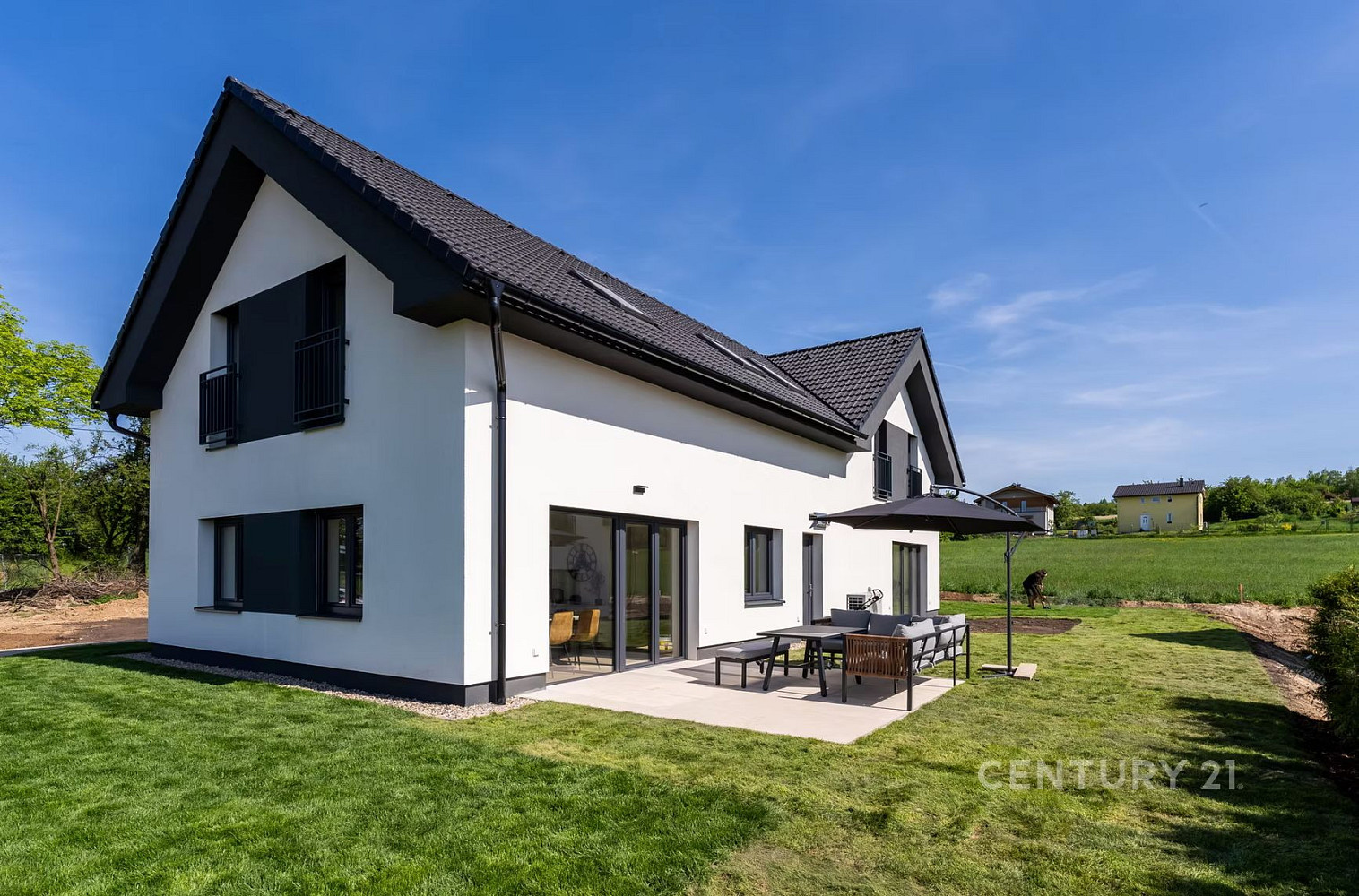 House, 93 m², land 235 m²