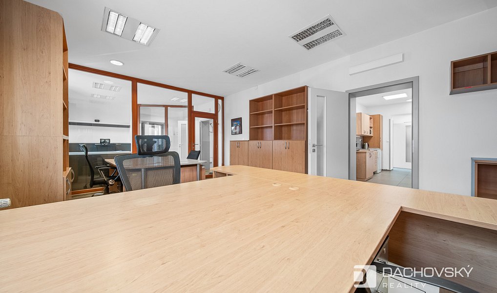 Prodej obchodních prostor 374 m², Pardubice – náhled fotky 23