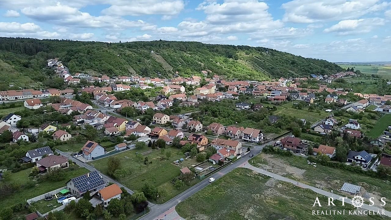 Prodej stavebního pozemku 674 m² – fotografie 3