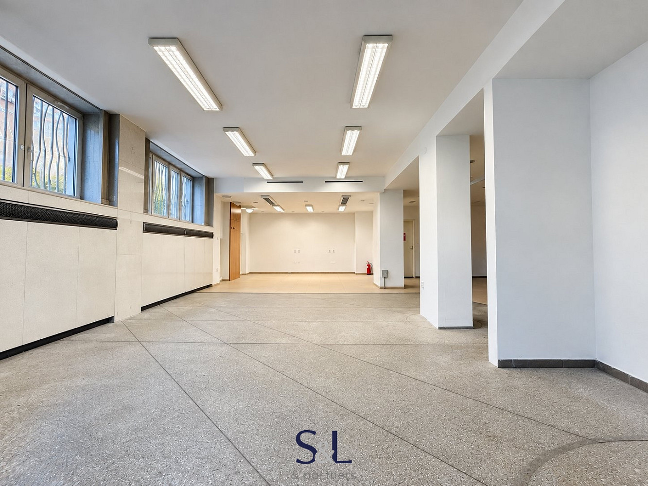 Pronájem obchodních prostor 119 m² – fotografie 3