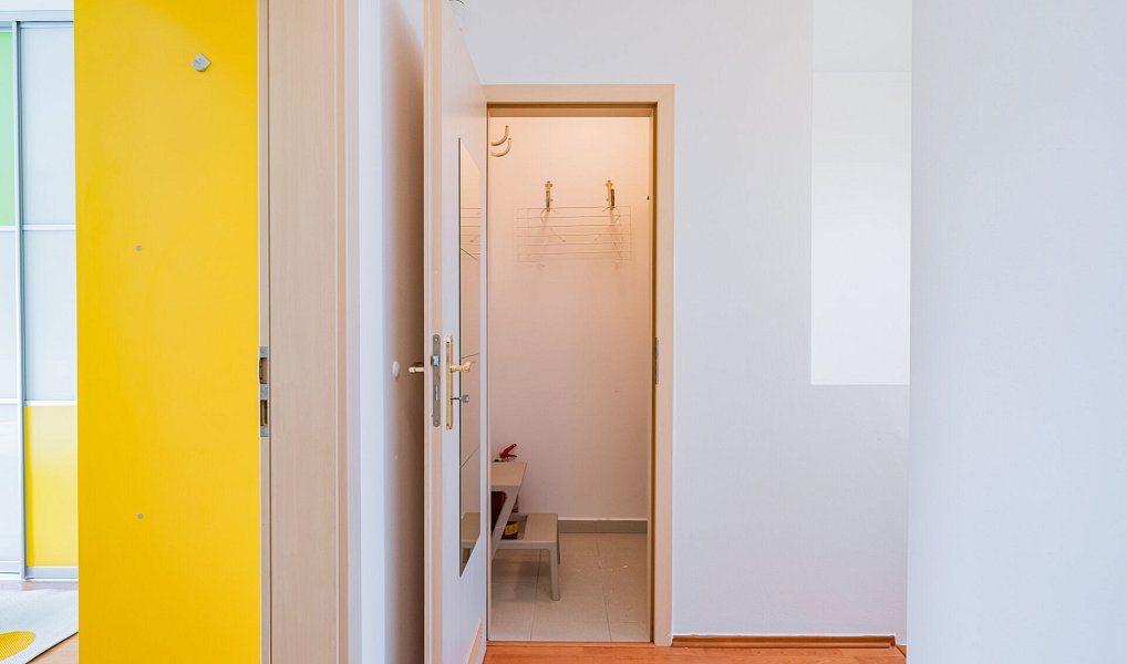 Prodej bytu 4+kk 93 m², Jinočany – náhled fotky 35
