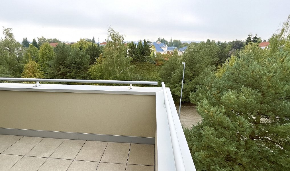 Prodej bytu 3+kk 95 m², Jesenice – náhled fotky 23