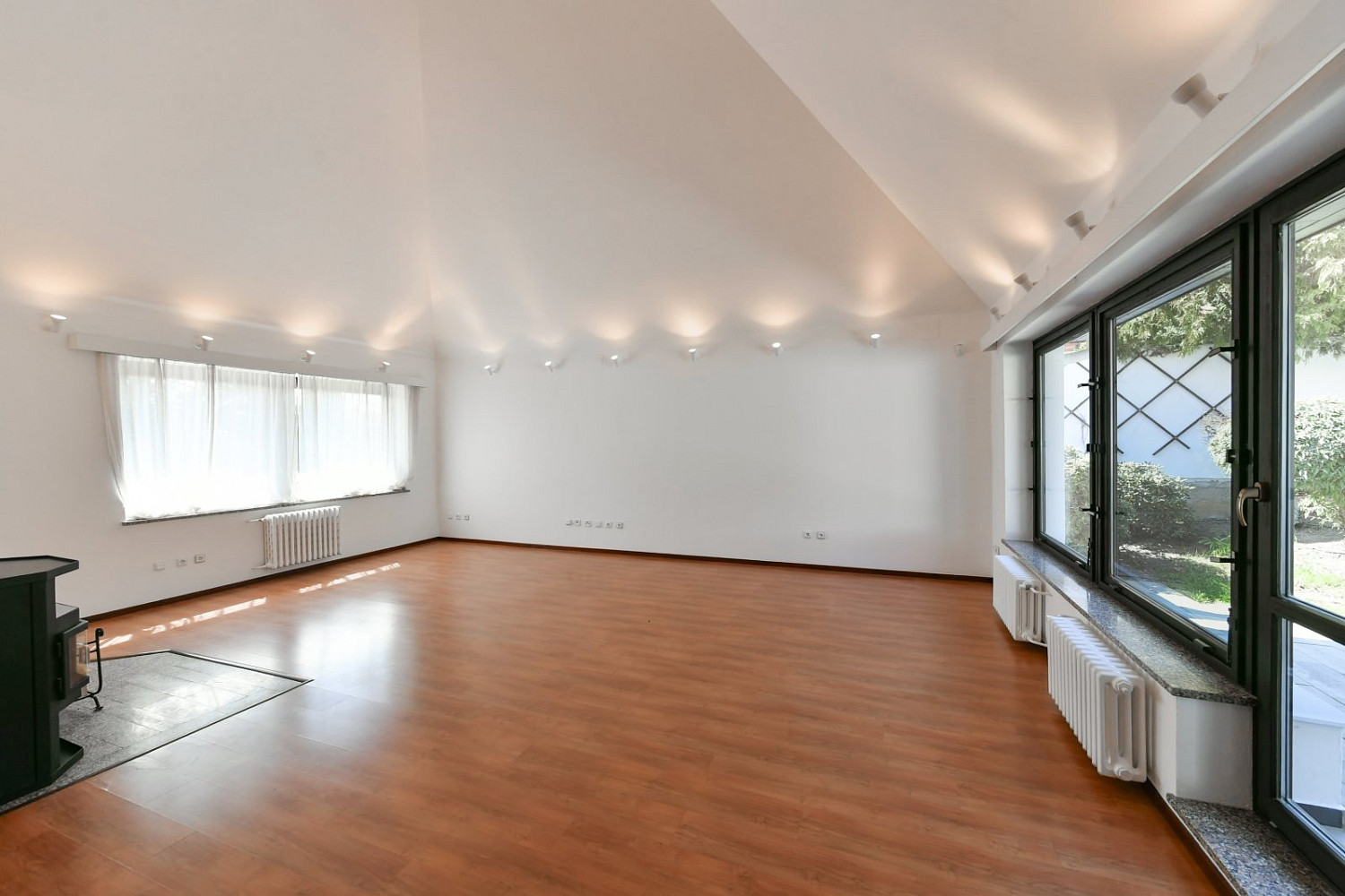 Pronájem domu 417 m² s pozemkem 1 100 m² – fotografie 4