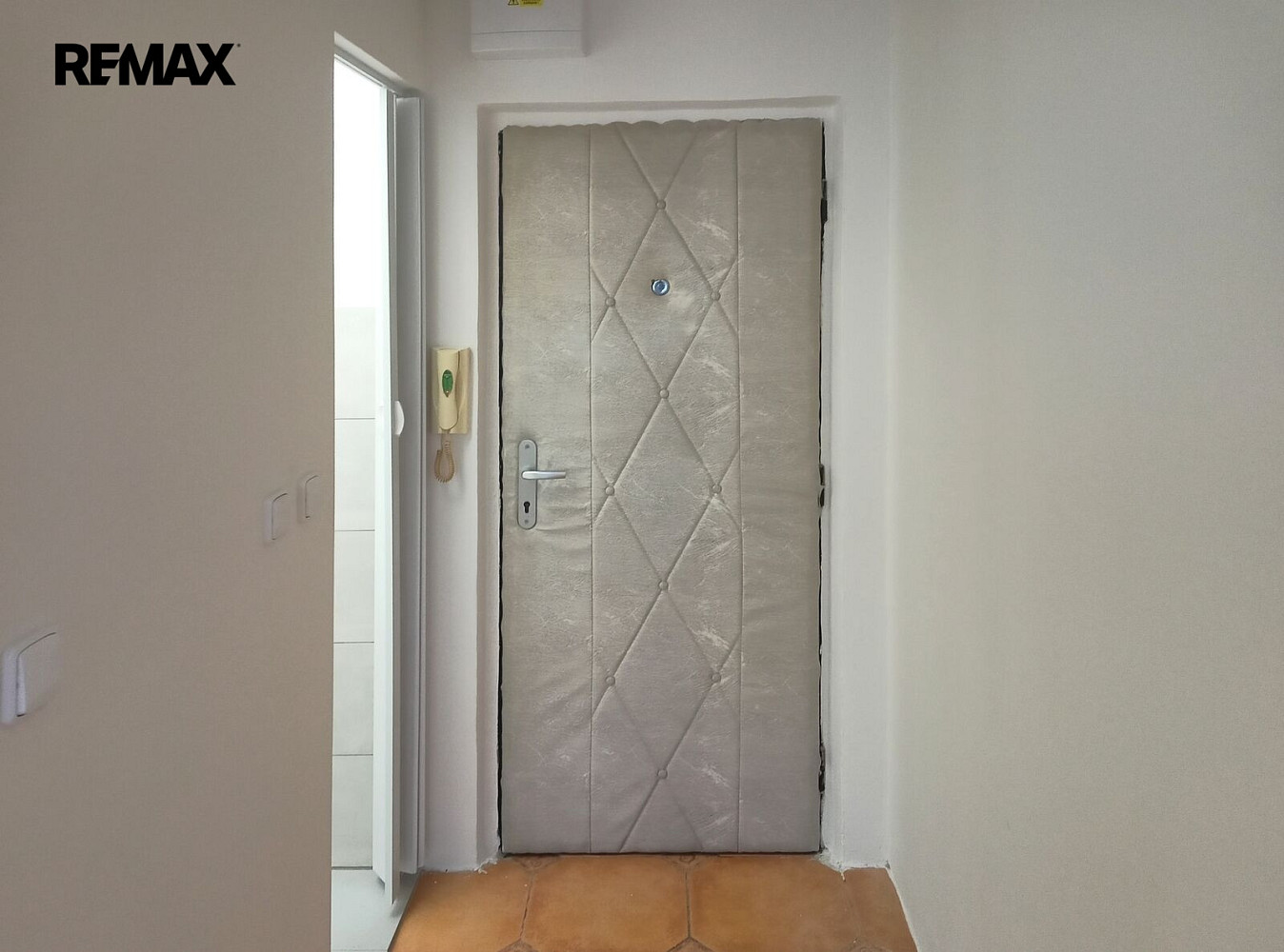 Pronájem bytu 1+kk 19 m² – fotografie 3
