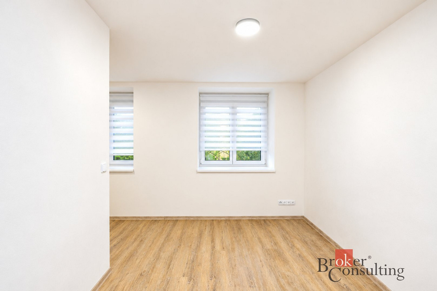Pronájem bytu 1+kk 28 m² – fotografie 3