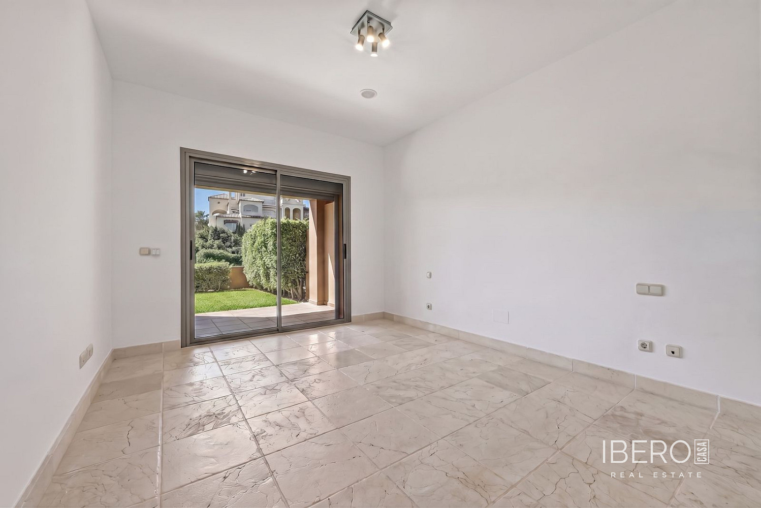Piso 3+kk – Estepona, Barriada Islas Canarias - Más