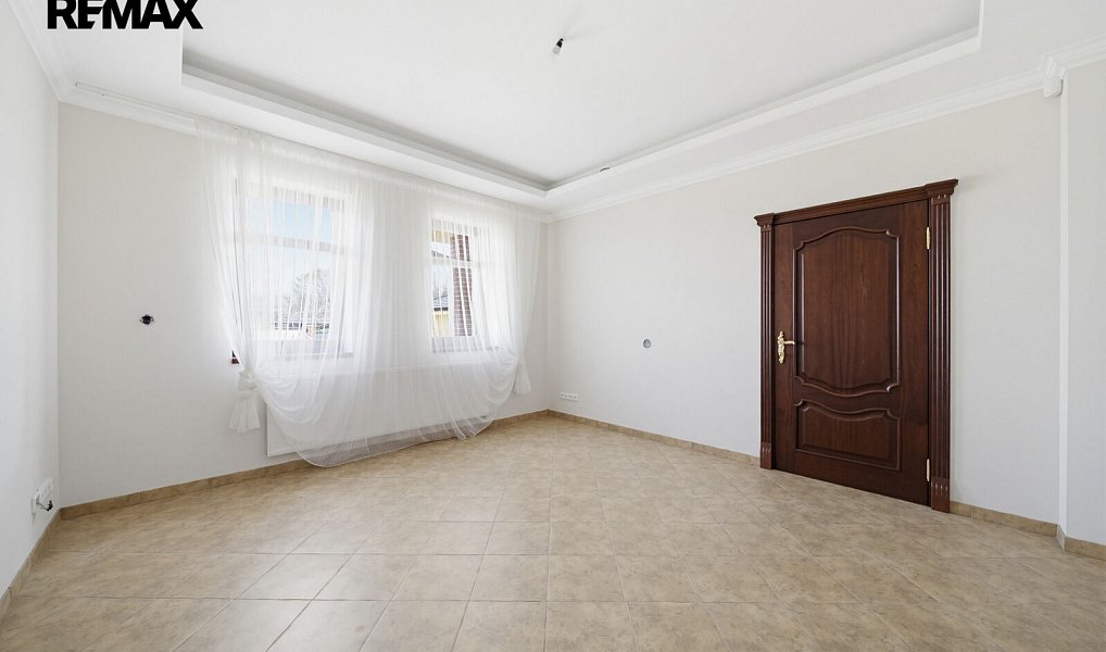 Prodej domu 363 m² s pozemkem 1 608 m², Jesenice – náhled fotky 16
