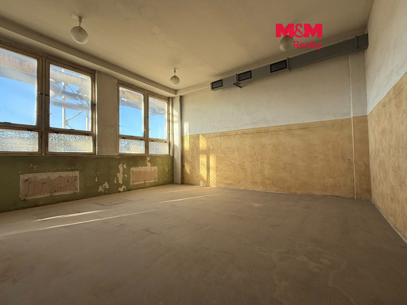 Pronájem skladovacích prostor 996 m²