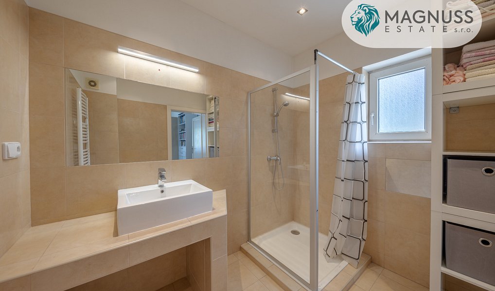 Prodej domu 297 m² s pozemkem 2 112 m², Hranice – náhled fotky 19