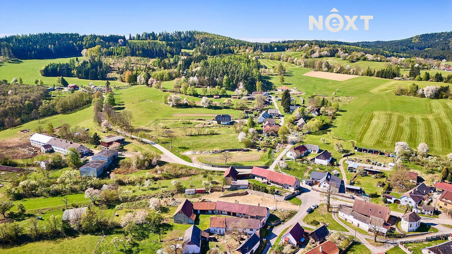 Prodej stavebního pozemku 1 593 m² – pohled 2