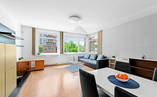 Prodej bytu 1+kk 50 m², Nad Okrouhlíkem, Praha 8 - Libeň