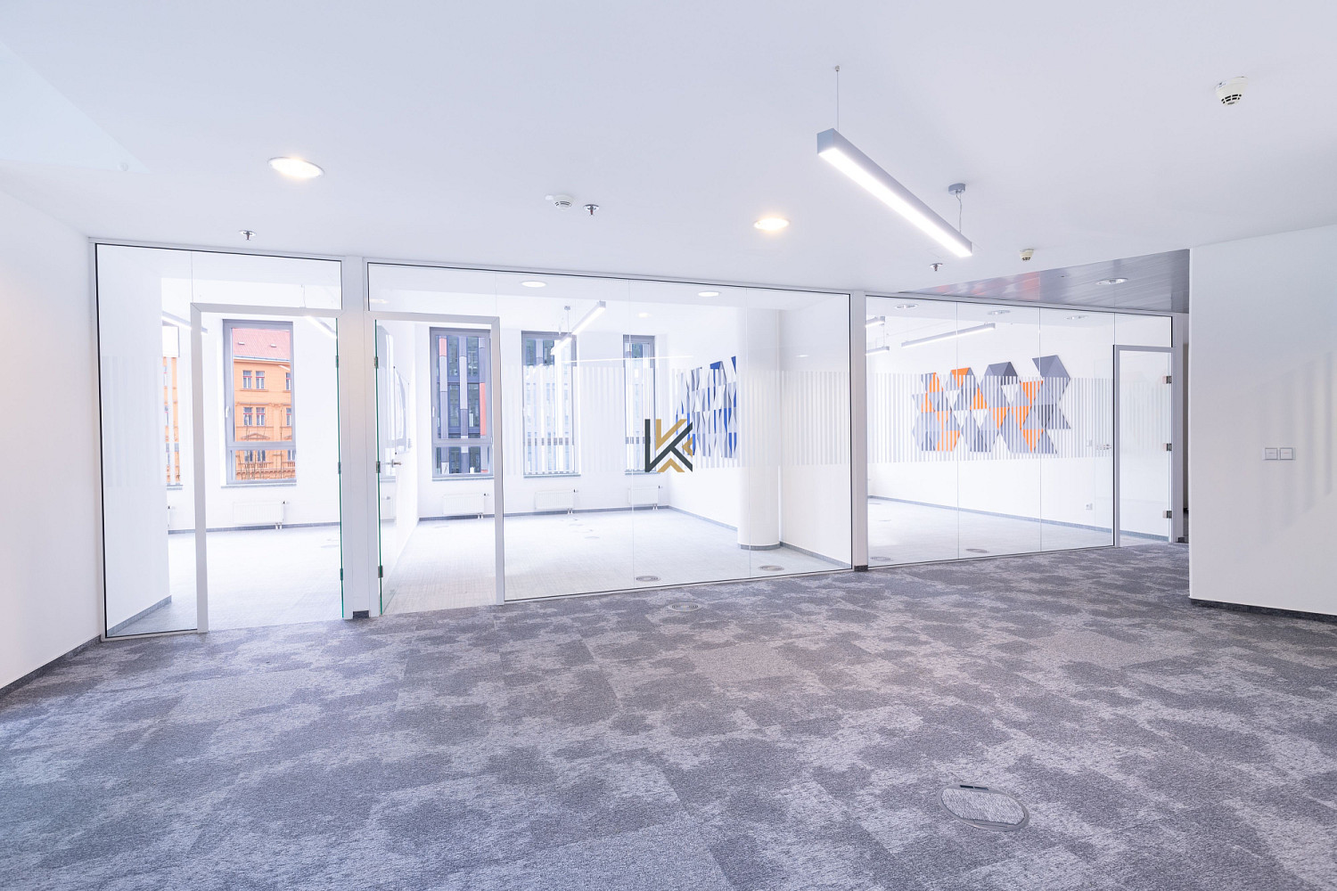 Pronájem kanceláře 1 552 m² – fotografie 2