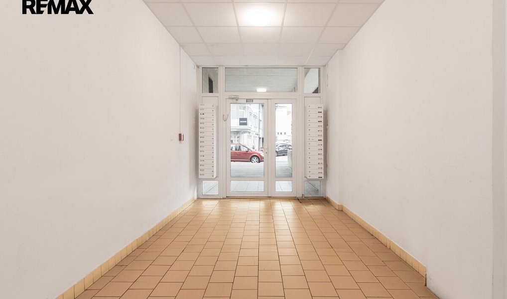 Pronájem bytu 1+kk 33 m², Kladno – náhled fotky 11