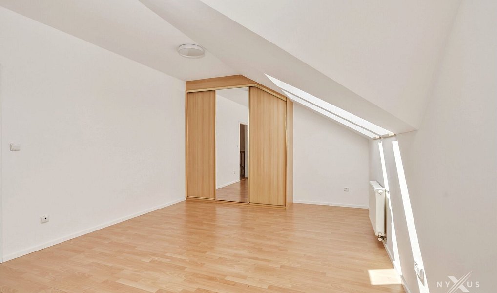 Pronájem domu 324 m² s pozemkem 287 m², Praha – náhled fotky 9