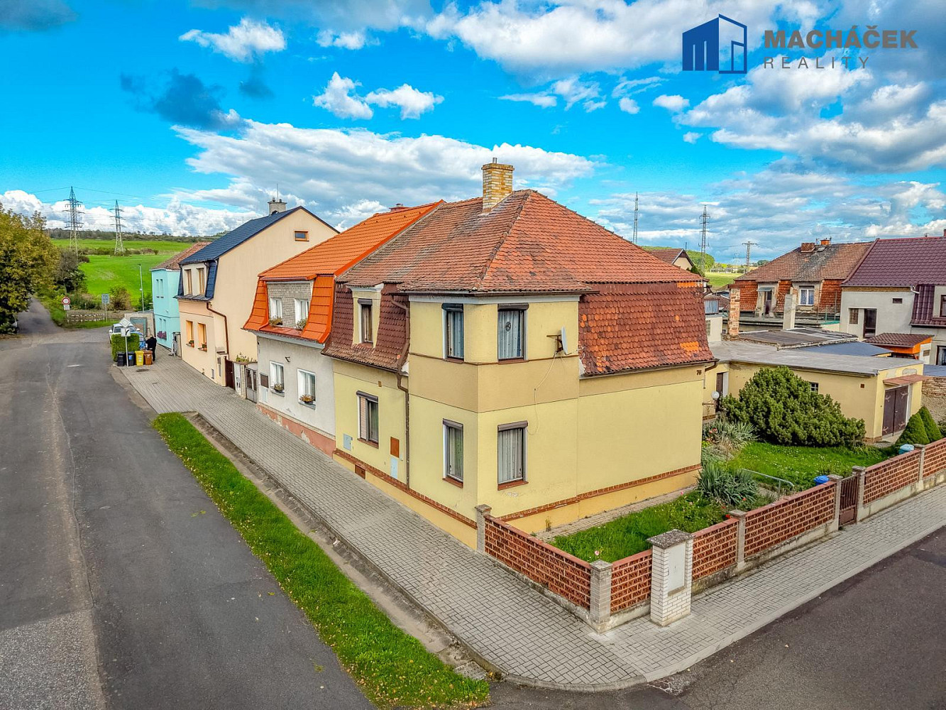 Prodej domu 161 m² s pozemkem 293 m² – fotografie 2