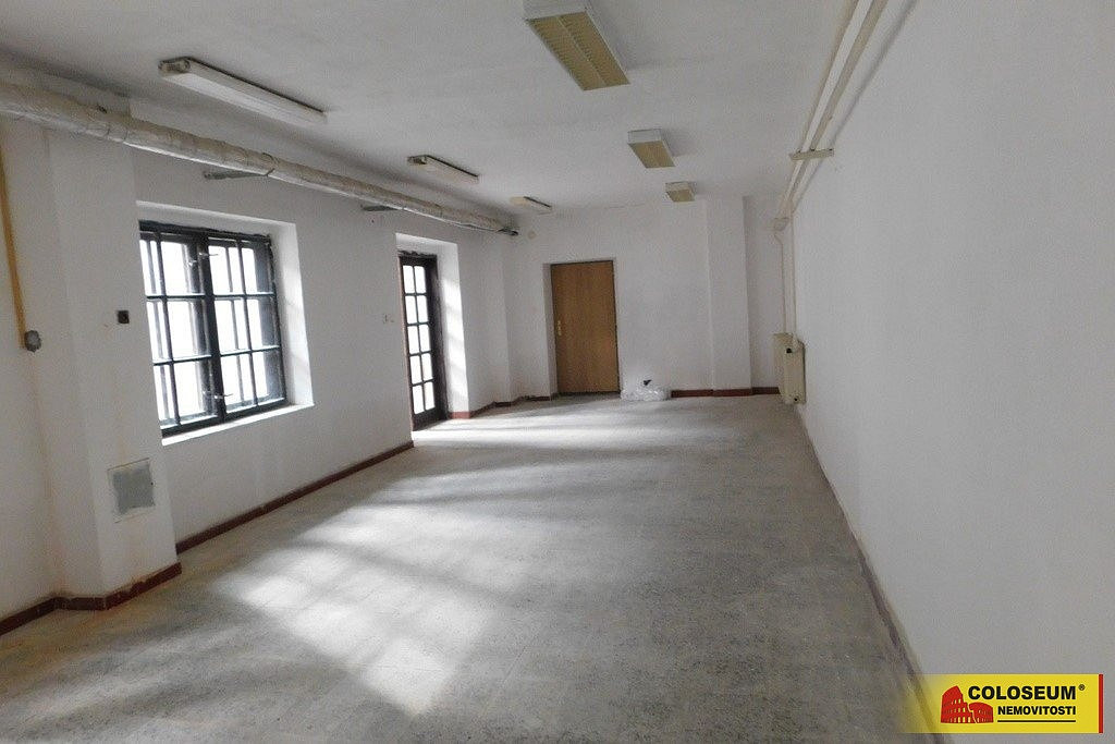 Pronájem obchodních prostor 400 m² – fotografie 3