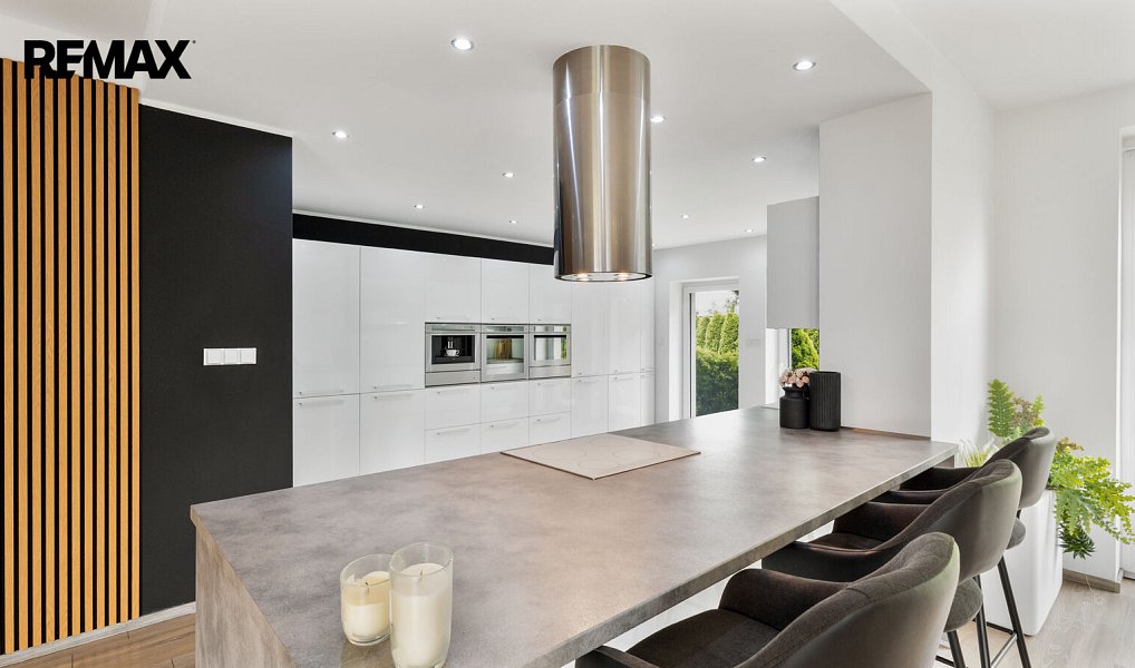 Prodej domu 634 m² s pozemkem 2 143 m², Nučice – náhled fotky 2