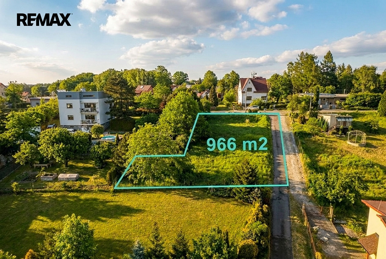 Prodej stavebního pozemku 966 m²