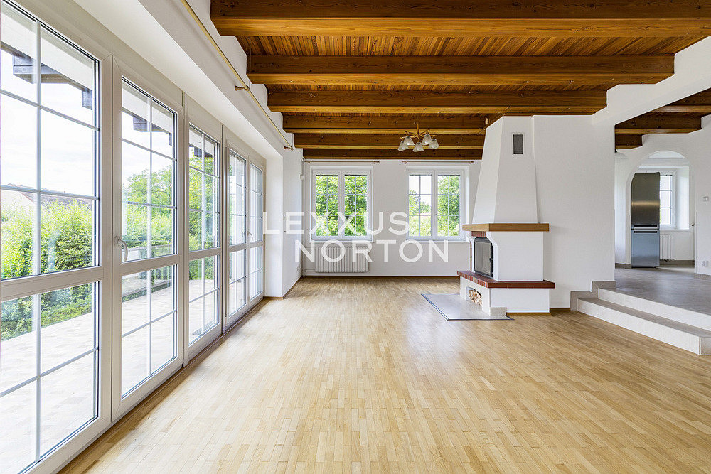 Pronájem domu 350 m² s pozemkem 600 m²