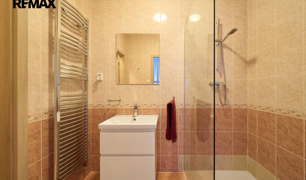 Prodej domu 210 m² s pozemkem 1 003 m², Hradec Králové – náhled fotky 7
