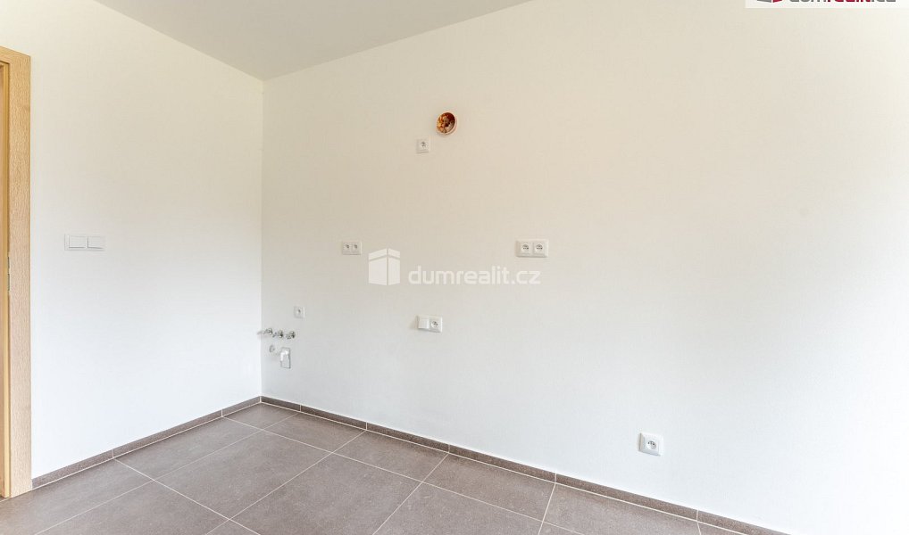 Prodej domu 80 m² s pozemkem 215 m², Kostelec – náhled fotky 8