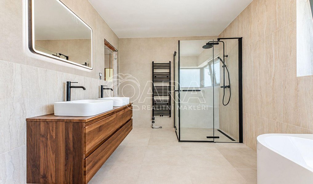 Prodej domu 259 m² s pozemkem 755 m², Kamenice – náhled fotky 11
