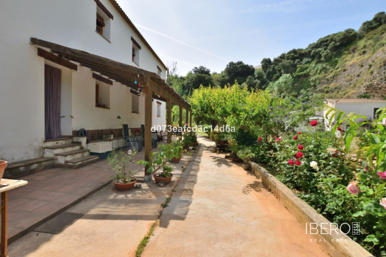 Prodej domu 987 m² s pozemkem 28 000 m²