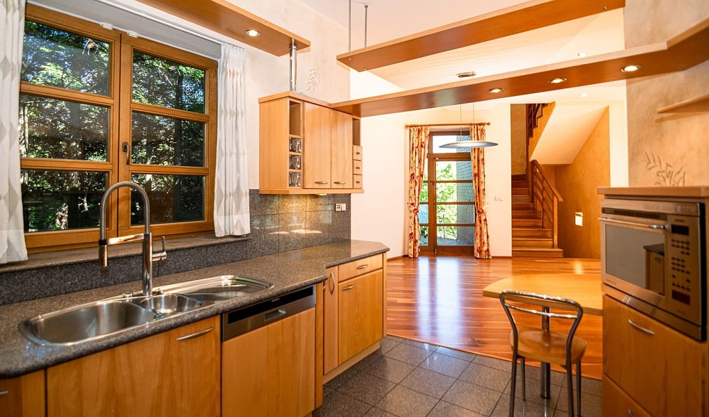 Prodej domu 560 m² s pozemkem 2 497 m², Černošice – náhled fotky 20