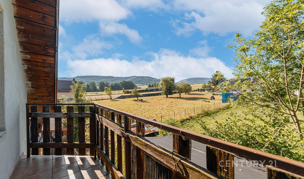 Prodej domu 128 m² s pozemkem 1 943 m², Ženklava – fotka 1 z 32