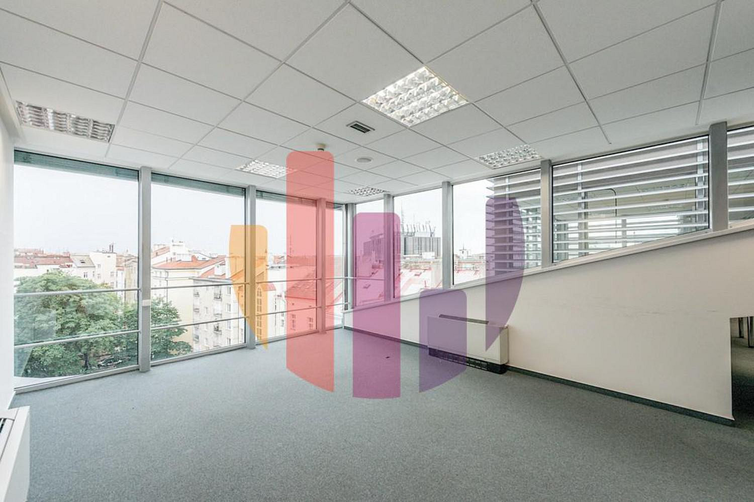 Pronájem kanceláře 219 m² — photo 3