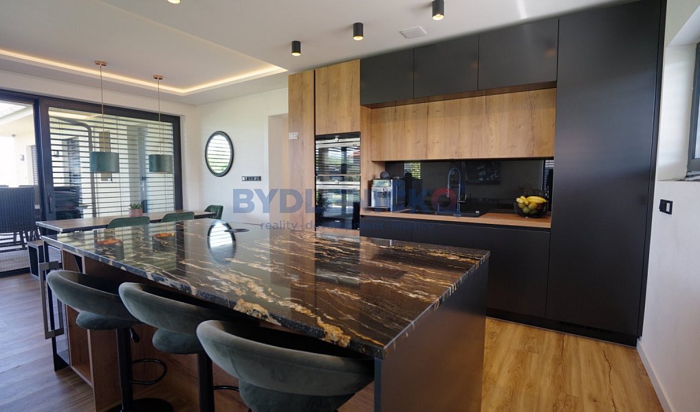 Prodej domu 219 m² s pozemkem 955 m², Dynín – náhled fotky 4