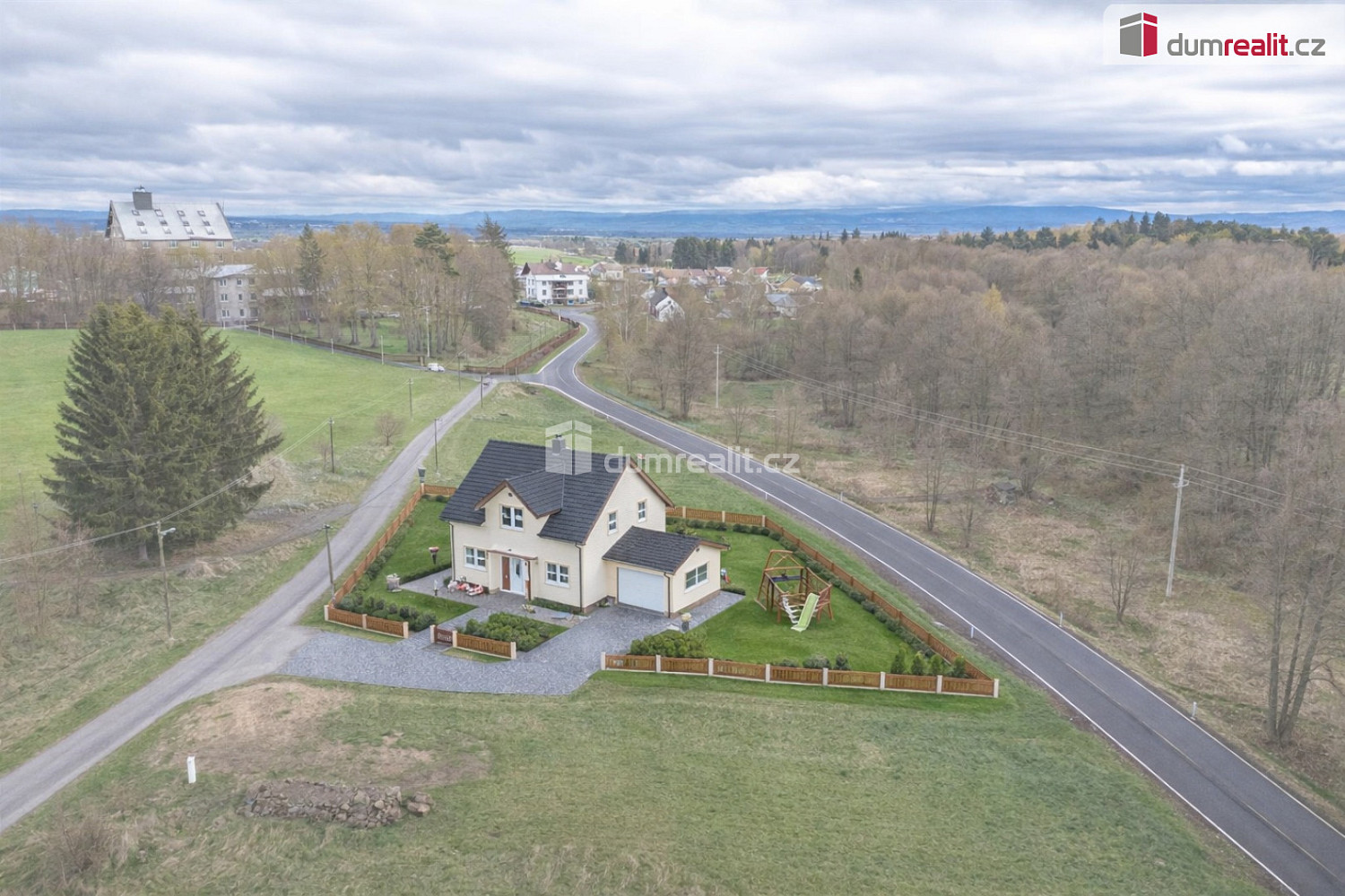 Prodej stavebního pozemku 1 053 m²