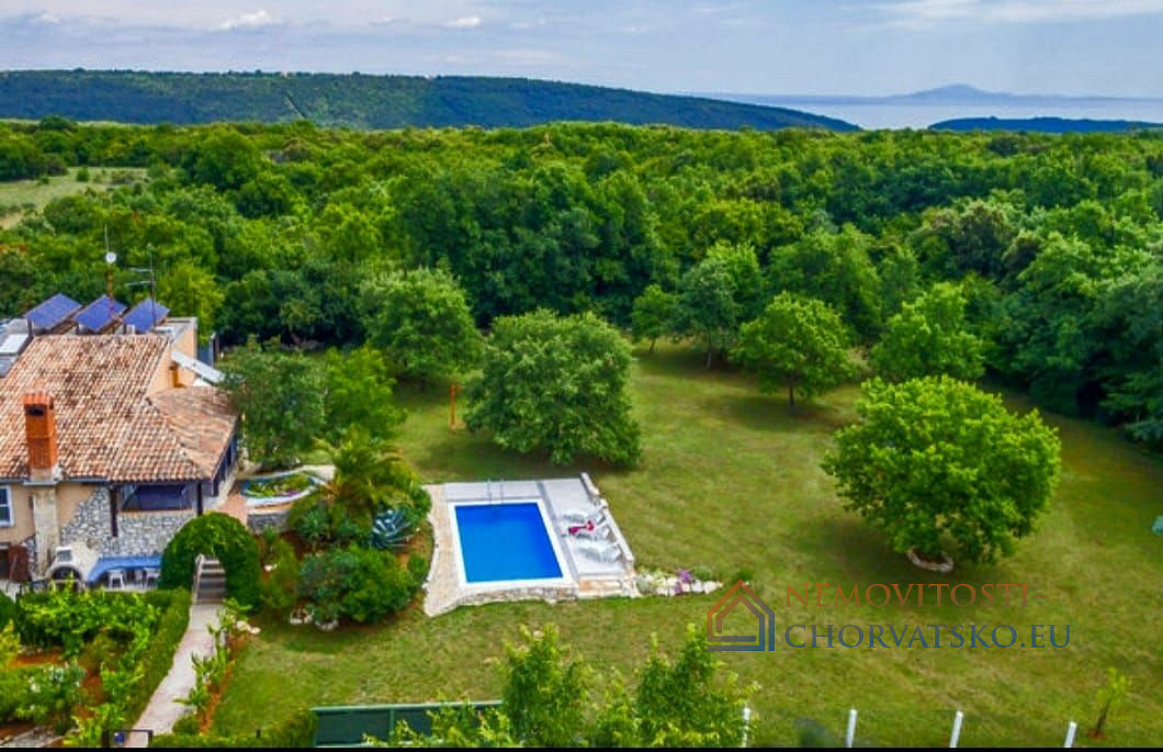 Prodej domu 530 m² s pozemkem 7 261 m² - Aanzicht 2