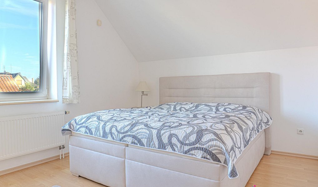 Prodej domu 238 m² s pozemkem 1 185 m², Šestajovice – náhled fotky 16