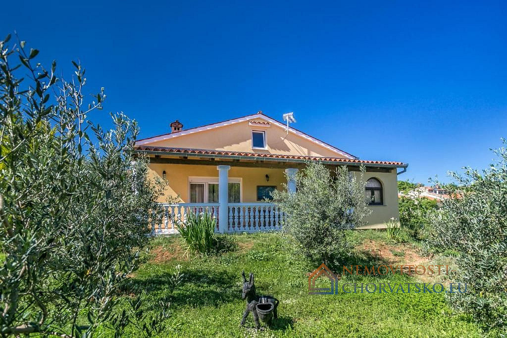 Prodej domu 139 m² s pozemkem 402 m² - Aanzicht 3