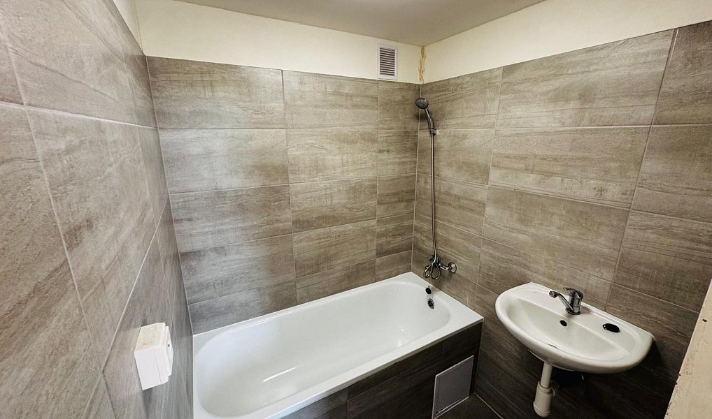 Pronájem bytu 2+1 71 m², Hostinné – náhled fotky 8