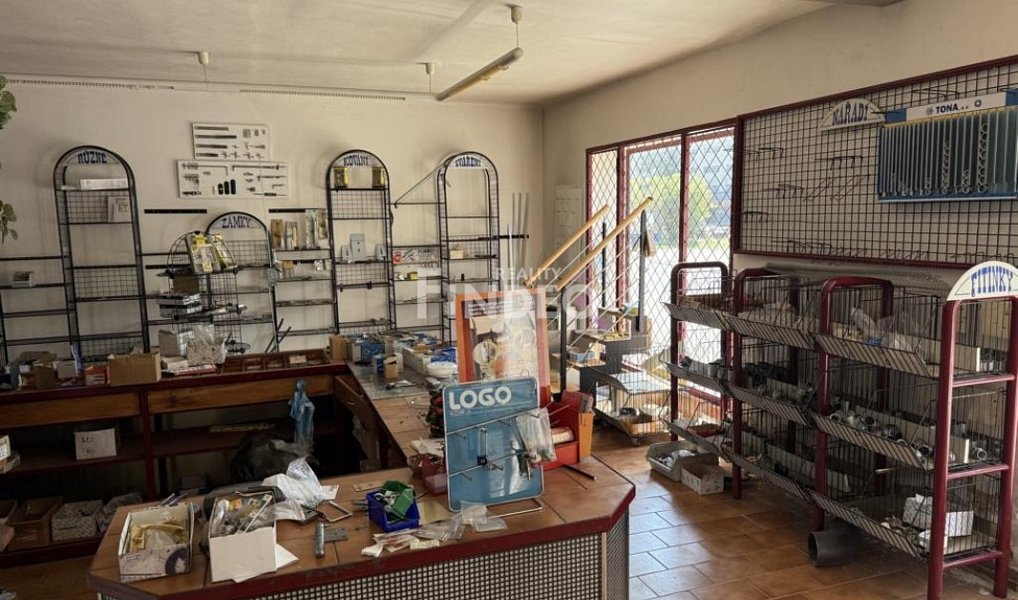 Pronájem obchodních prostor 137 m², Beroun – náhled fotky 3
