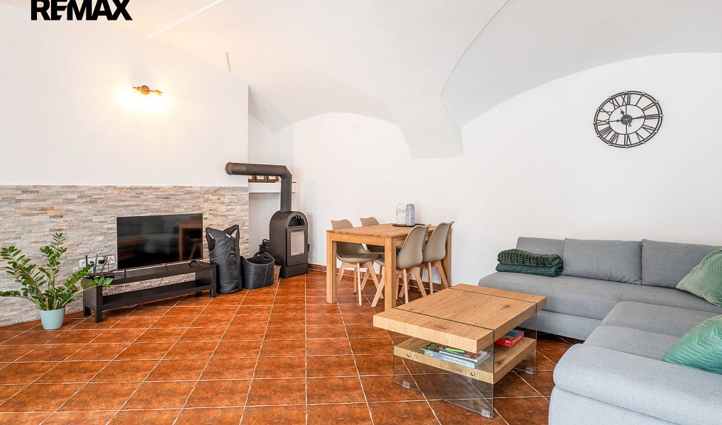 Prodej domu 363 m² s pozemkem 1 624 m², Paračov – náhled fotky 2