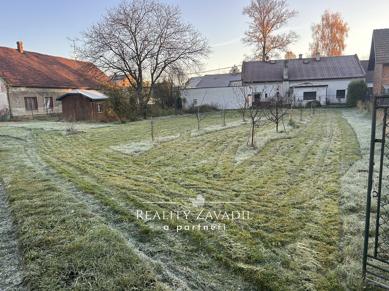 Prodej stavebního pozemku 683 m² – pohled 4