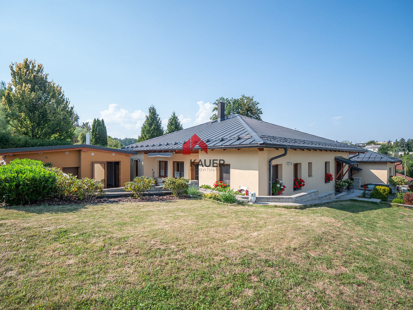 Prodej domu 345 m² s pozemkem 1 575 m²