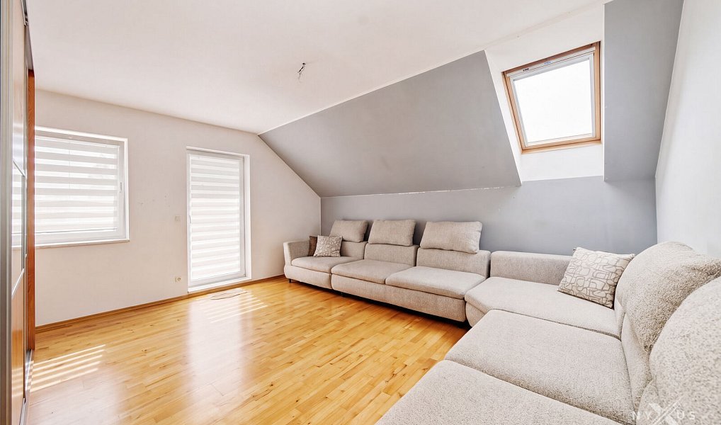 Prodej domu 323 m² s pozemkem 1 018 m², Kly – náhled fotky 16