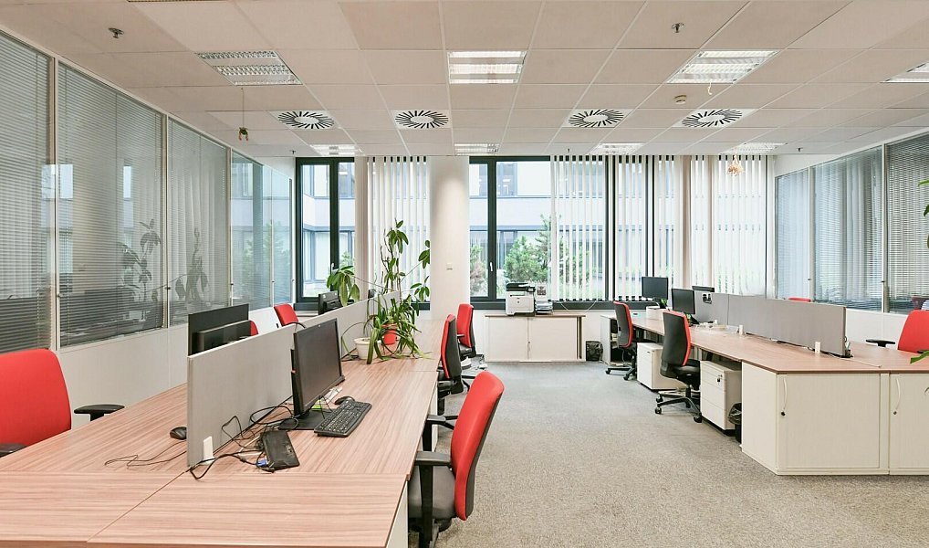 Pronájem kanceláře 560 m², Praha – náhled fotky 3